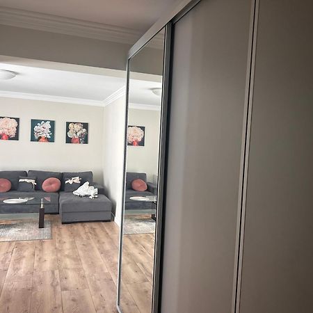 Divany Apartaments Brasov - Coresi Mall Esterno foto